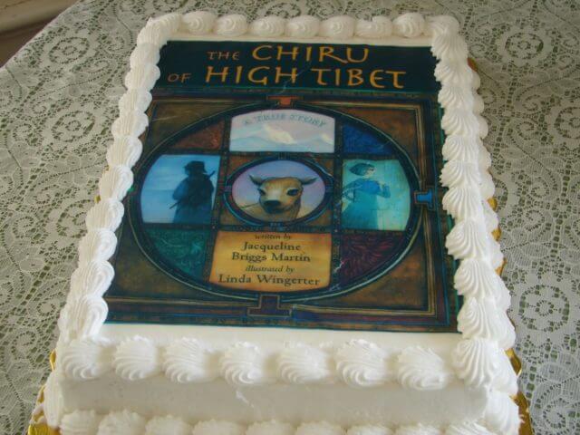 A cake decorated with the Chiru of High Tibet's cover