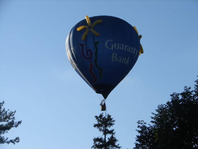 A hot air balloon with the text "Guaranty Bank"